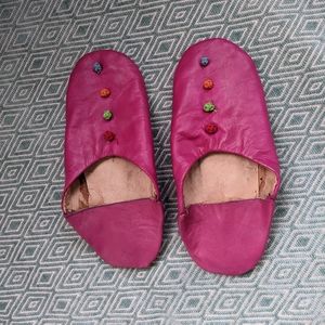 Moroccan Babouche Slippers in Pink
